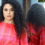 Veena Malik Instagram - #❤️🔥 Outfit @ninelines9 Styling & Make up @tahseenkhanoffical 📷 @mateenshahphotography