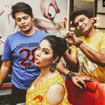 Veena Malik Instagram - My Makeup team goes an extra mile for every look and style we decide to create. Also I believe you can never go wrong when you have a great team to work with. “Coming together is a beginning, staying together is progress, and working together is success." #VeenaMalik #VeenaMalikTeam #MakeupTeam #TeamBehindMe Karachi, Pakistan