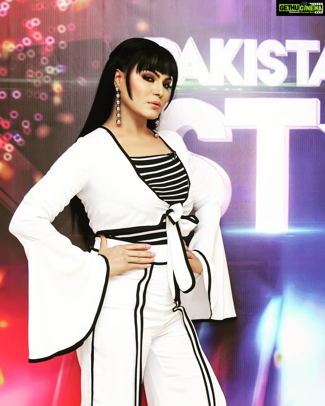 Veena Malik Instagram - Our personal past is only available to us now through black-and-white film, it's a medium for communication with the dead, including our dead selves, the way we used to be, which is why we're drawn to it. #VeenaMalik #PakistanStar #Dumhaitujeeto #blackandwhite #TvHost