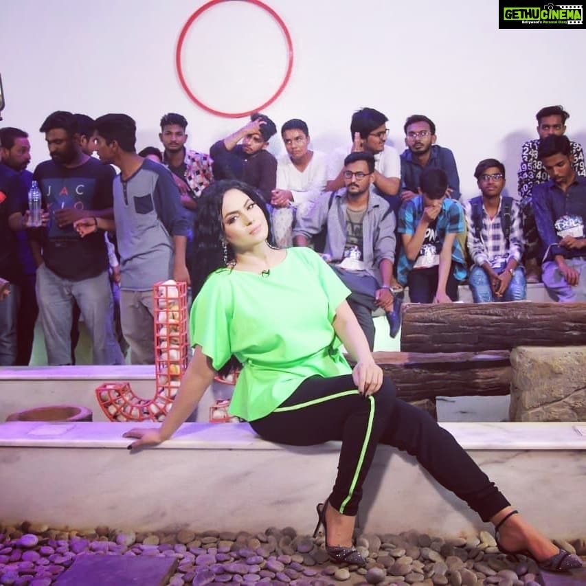 Veena Malik Instagram - #dumhaitujeeto #bolentertainment #bolstar #💅🤳💅🤳💅 #veenamalik #veenaworld