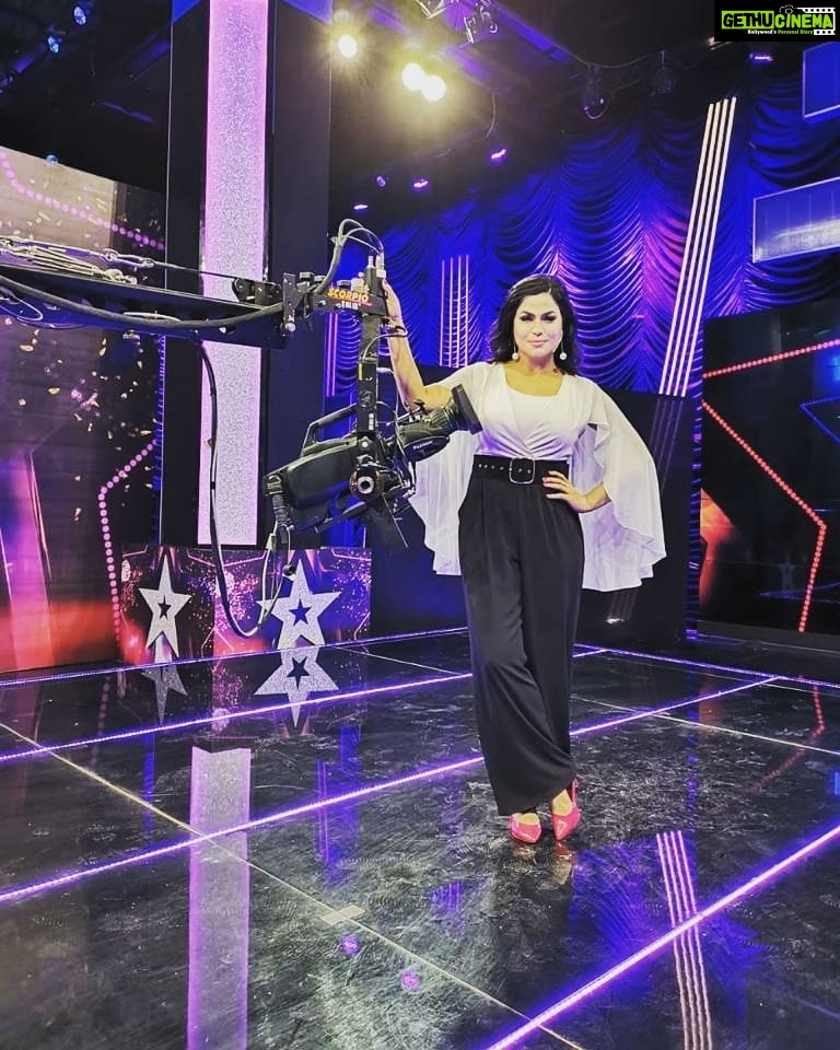 Veena Malik Instagram - “Fashion is part of the daily air and it changes all the time, with all the events. You can even see the approaching of a revolution in clothes. You can see and feel everything in clothes.” #VeenaMalik #PakistanStar Karachi, Pakistan