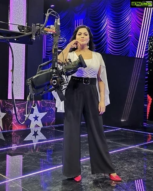 Veena Malik Instagram - “Fashion is part of the daily air and it changes all the time, with all the events. You can even see the approaching of a revolution in clothes. You can see and feel everything in clothes.” #VeenaMalik #PakistanStar Karachi, Pakistan