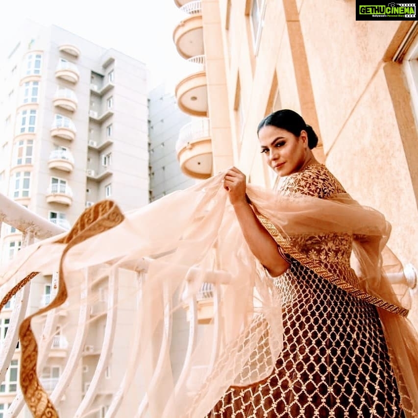 Veena Malik Instagram - Never Dull Your shine.... ๐งก๐๐ฅ ๐ #shinebrightlikeadiamond #veenaworld #veenamalik #blessings