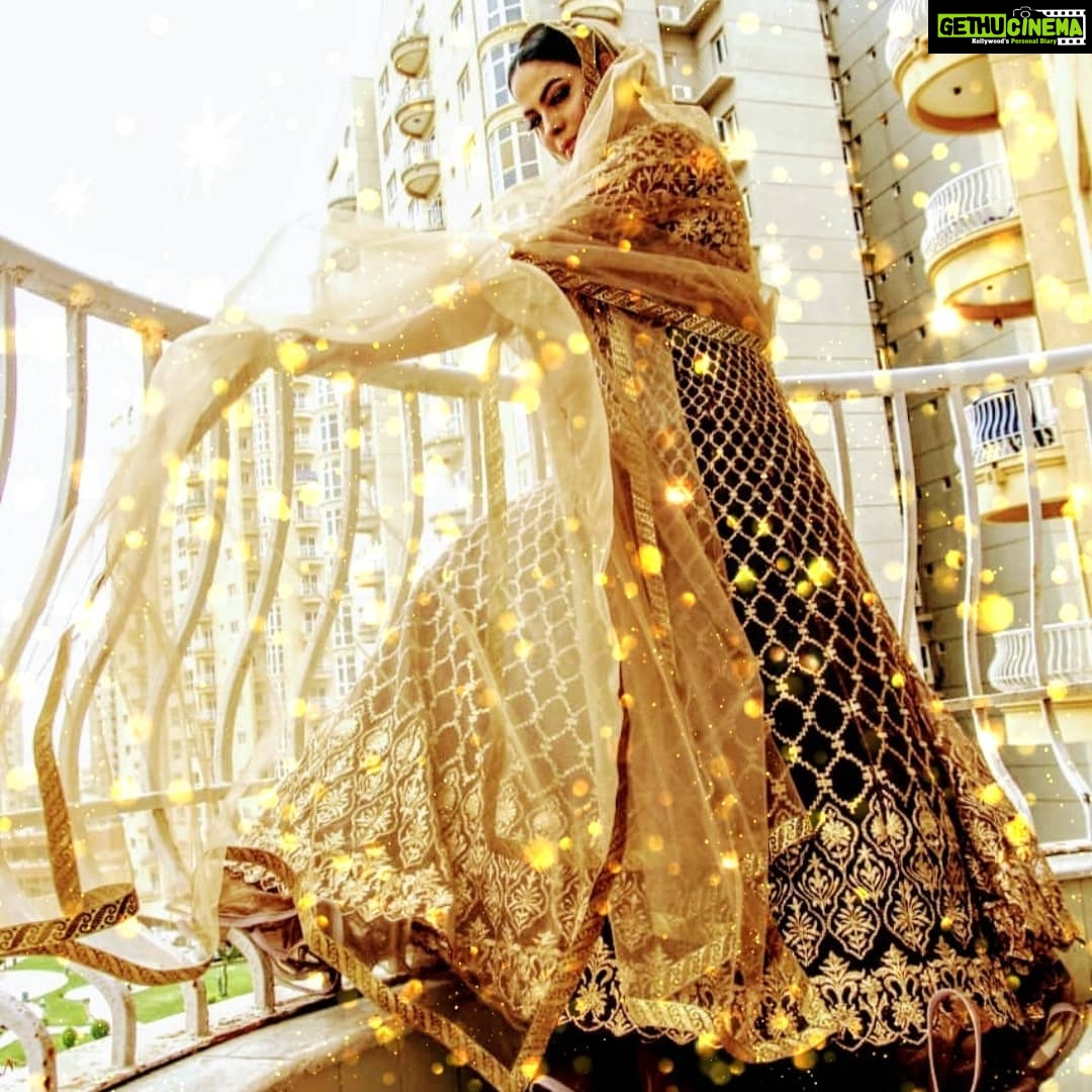 Veena Malik Instagram - Never Dull Your shine.... ๐งก๐๐ฅ ๐ #shinebrightlikeadiamond #veenaworld #veenamalik #blessings