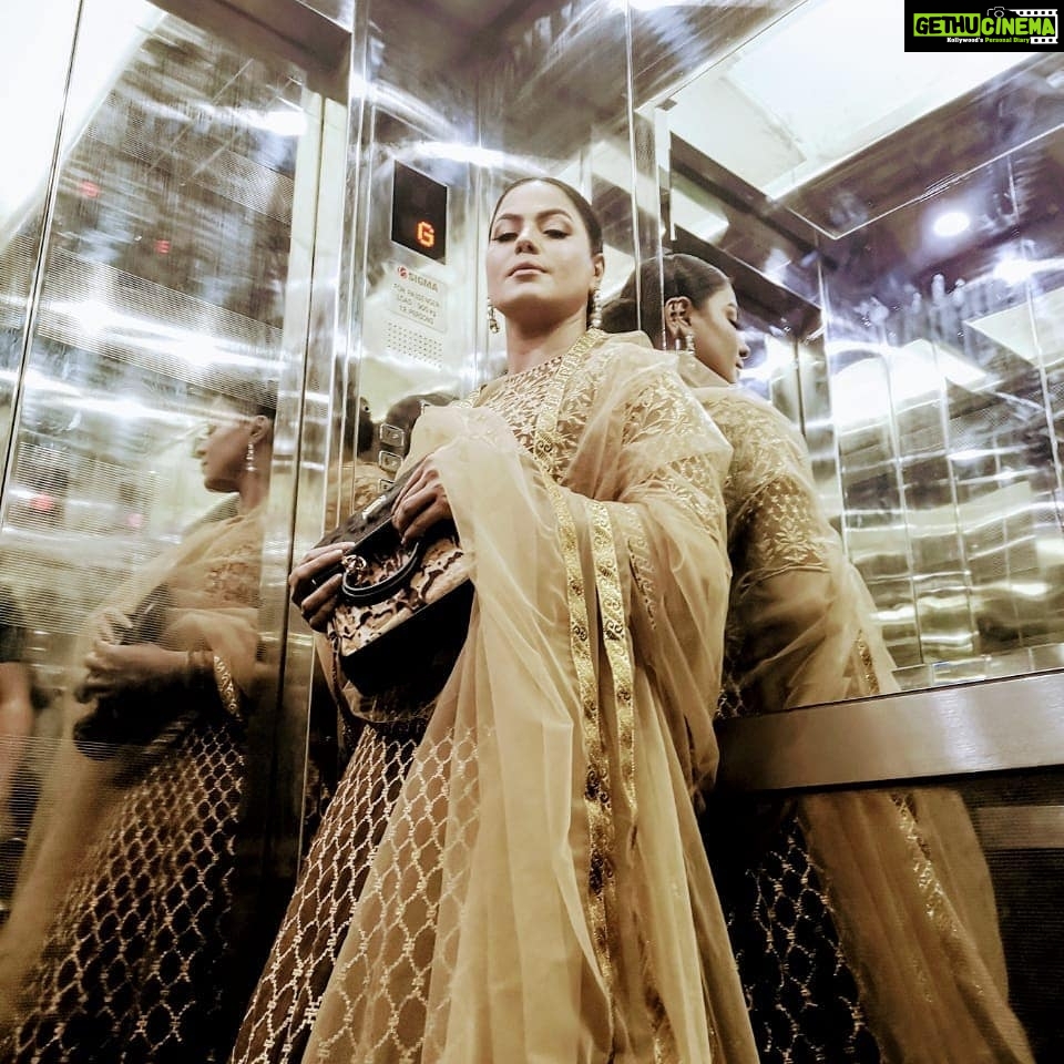 Veena Malik Instagram - Never Dull Your shine.... ๐งก๐๐ฅ ๐ #shinebrightlikeadiamond #veenaworld #veenamalik #blessings