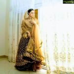 Veena Malik Instagram - Never Dull Your shine.... 🧡💛💥 💎 #shinebrightlikeadiamond #veenaworld #veenamalik #blessings