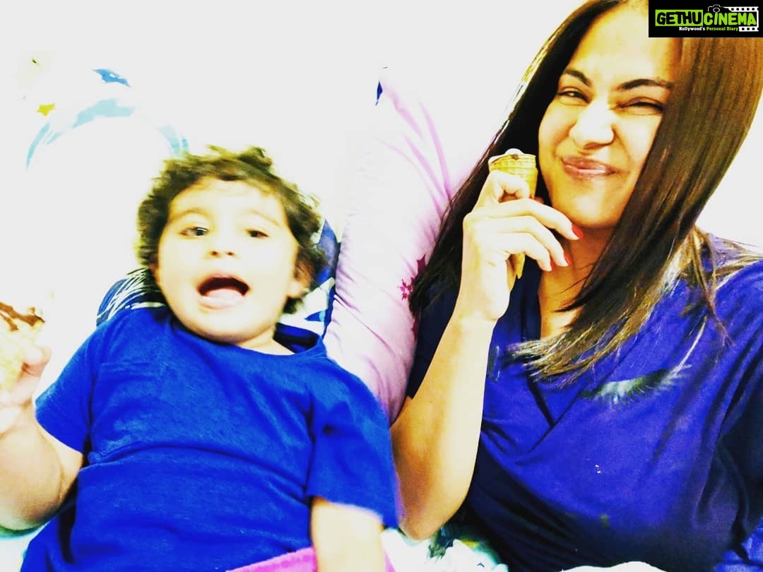 Veena Malik Instagram - #snack #justchillin #💝💕💙💌💟👑💗💞💙💟💓💞💕💕💌💗💖💗💛💛💚💙💝💝💞💓💓💓❤️❤️❤️❤️💓💓💟💟💟💝💙💚💛💛💜💜💗💗 #Me&MyBaby💞💕💞💕💞 #lifeisgreat #lifeislove #mybabies❤️ #lovemylife💕 #lovebeingmommy #blessed #💞💕🌻🌴🌺🌹🌹💞💖❤🍁🌻🌱🌴🌺🌹💞🌻💖❤ #sogood