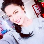 Veena Malik Instagram - #MooooodsOvMeeee❤️💙💜🖤