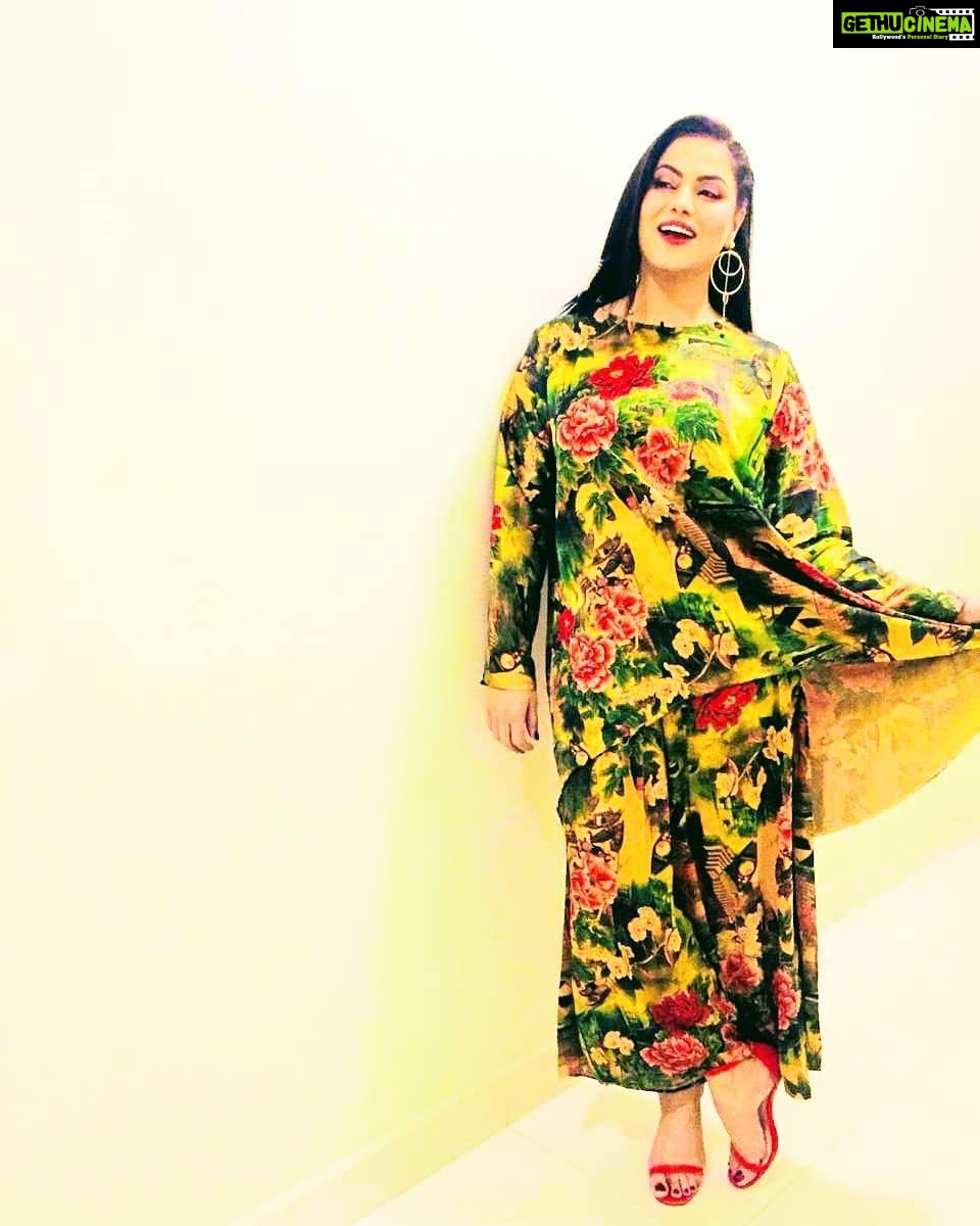 Veena Malik Instagram - #colors&Flowers ππΉπ₯πΊπ·