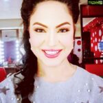 Veena Malik Instagram - #MooooodsOvMeeee❤️💙💜🖤