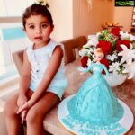Veena Malik Instagram - Abram💝Amal💖withTheirCakes🎂.... 🙏🙏🙏💕🎁💗💝🌈❤️💋💖🎂👩‍👧‍👦🌈💝💗💕💋