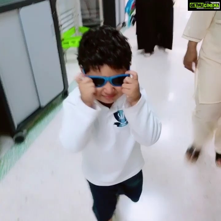 Veena Malik Instagram - My Rock Star😁💕💋❤️ #schooltime❤️ #Coolkid💝😎😎 #Dubai💝💕❤️ #LoveofmyLife💗🙏😍
