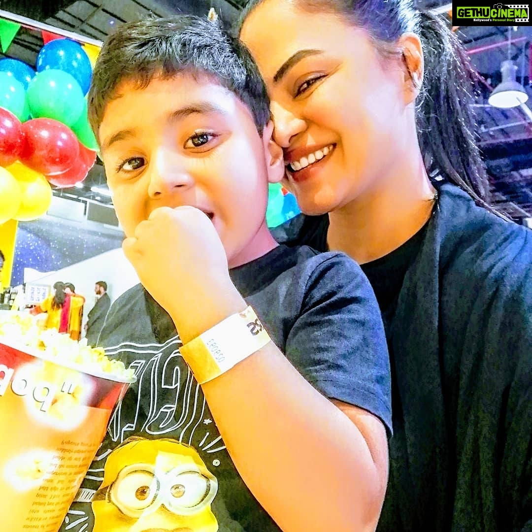 Veena Malik Instagram - #lalalalalala 😇💕🤩❤️