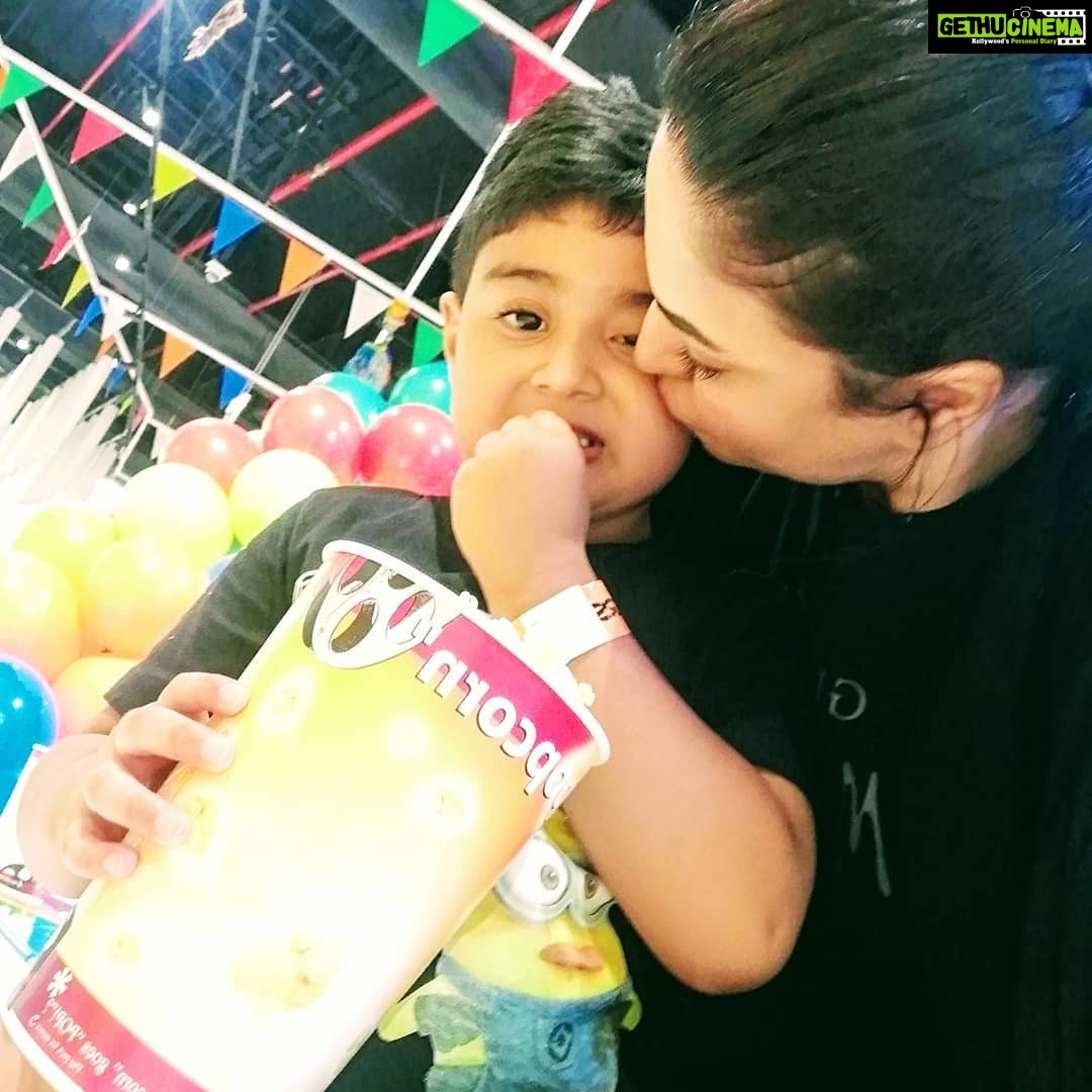 Veena Malik Instagram - #lalalalalala 😇💕🤩❤️