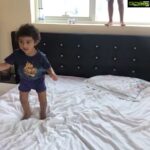Veena Malik Instagram - Jumping.... Jumping...!!! #Havingfun #funtime #Brother&sister #Toocute