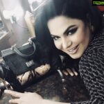 Veena Malik Instagram - So much In love with this fragrance....!!! A beautiful Gift 🎁🎁💝❤️😍💕 #agiftoflove #thankyouasad #lovethisfragrance