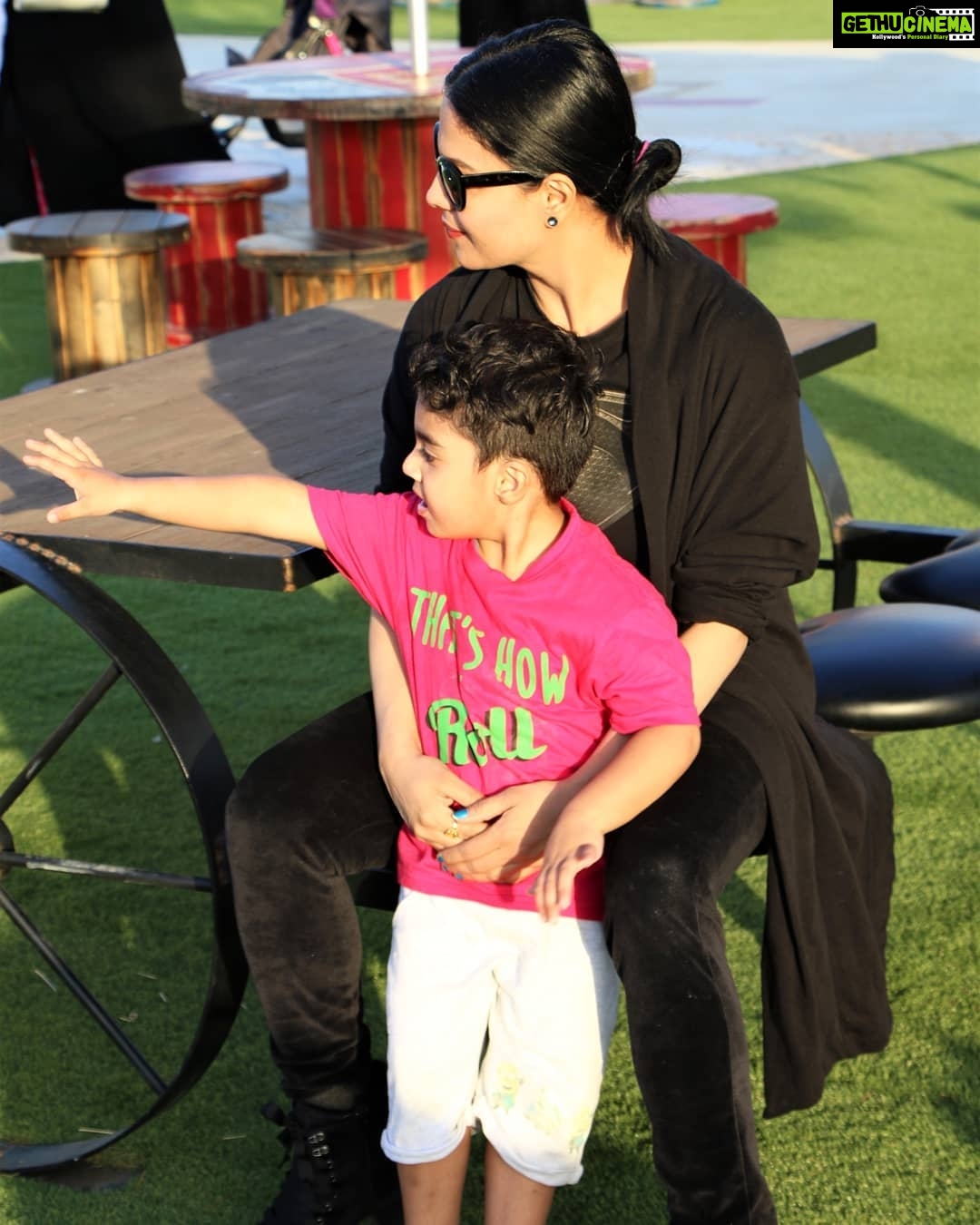 Veena Malik Instagram - #blessed #motherson #motherhood #alhamdulillahforeverything❤️ #AbramKhan #veenamalik ❤😍😙🇦🇪🇵🇰💏 Dubai, United Arab Emirates