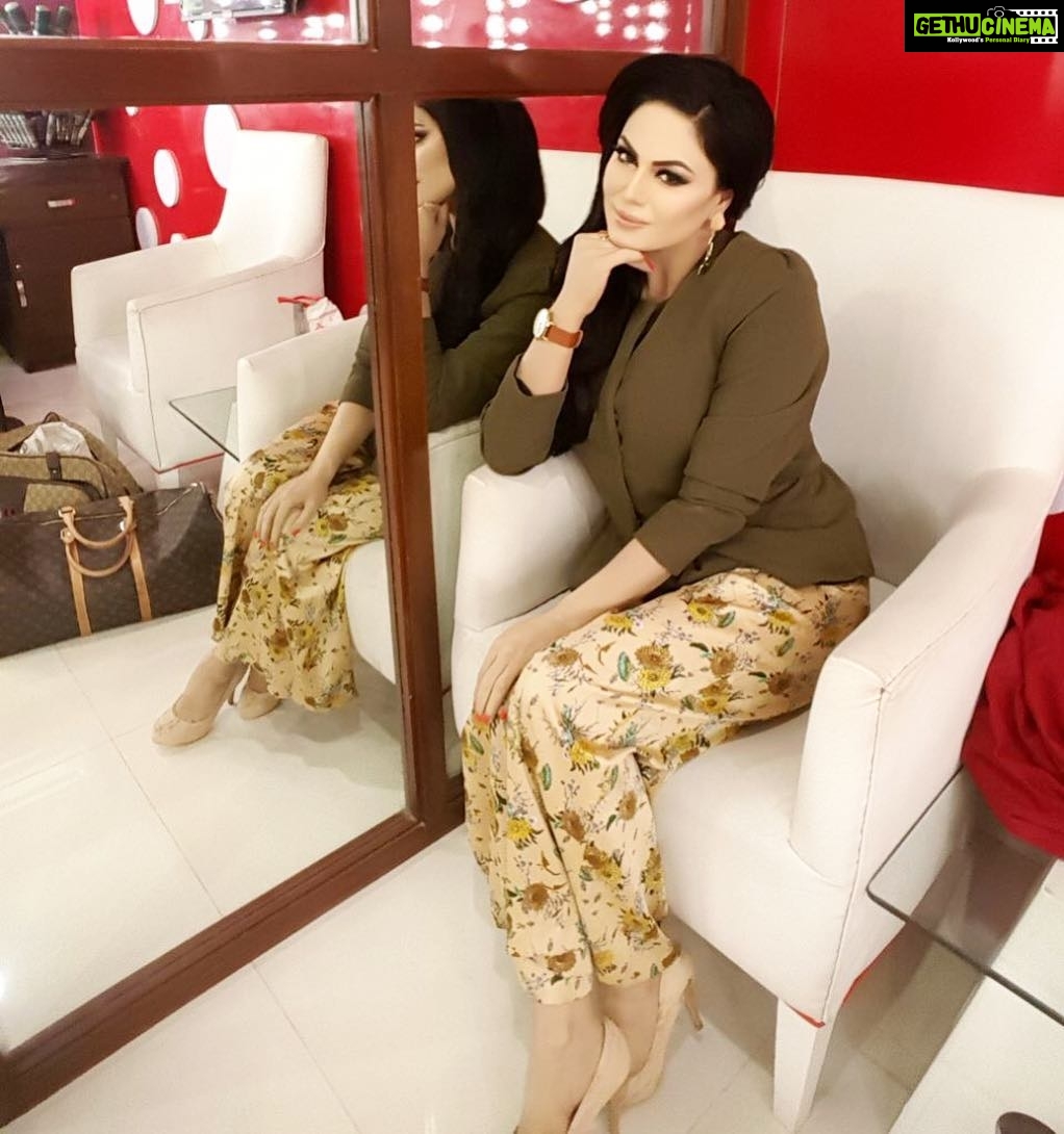 Veena Malik Instagram - Beauty is power; a smile is its sword....!!! Karachi, Pakistan