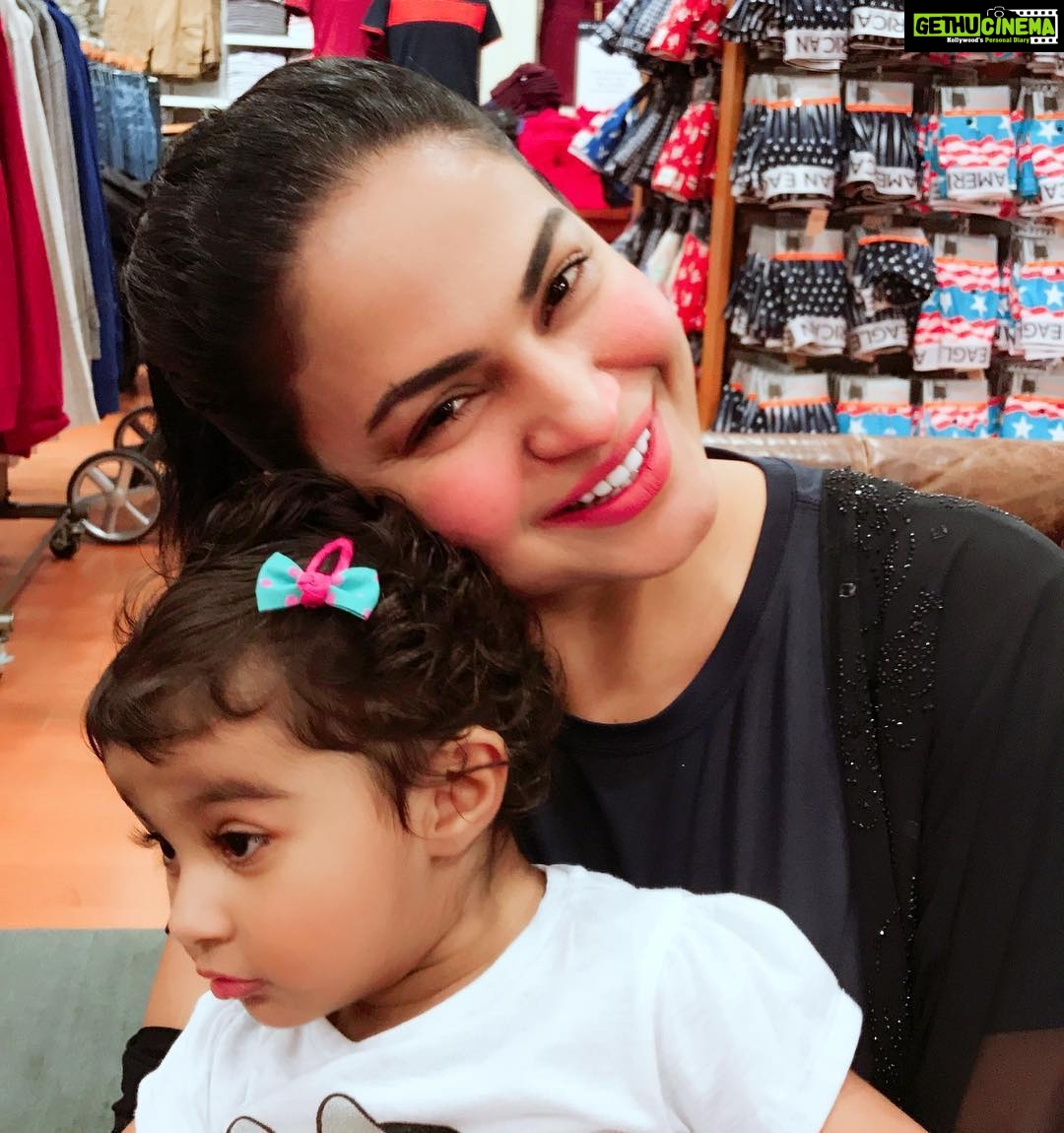 Veena Malik Instagram - #myprincess👑 #mydollbaby #mydaughter #AmalKhan @iamalasadkhan #blessed🙏 #alhamdulillah 💕❤️😘😍 Dubai, United Arab Emirates
