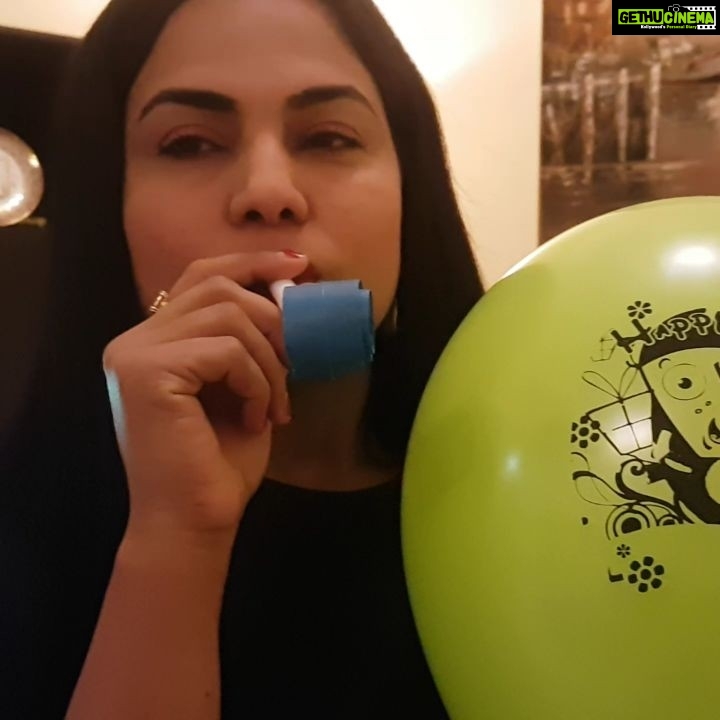 Veena Malik Instagram - celebrations will start after sometime. we will be live on facebook page... #VeenaMalikKhan stay tune ... !!! Dubai, United Arab Emirates