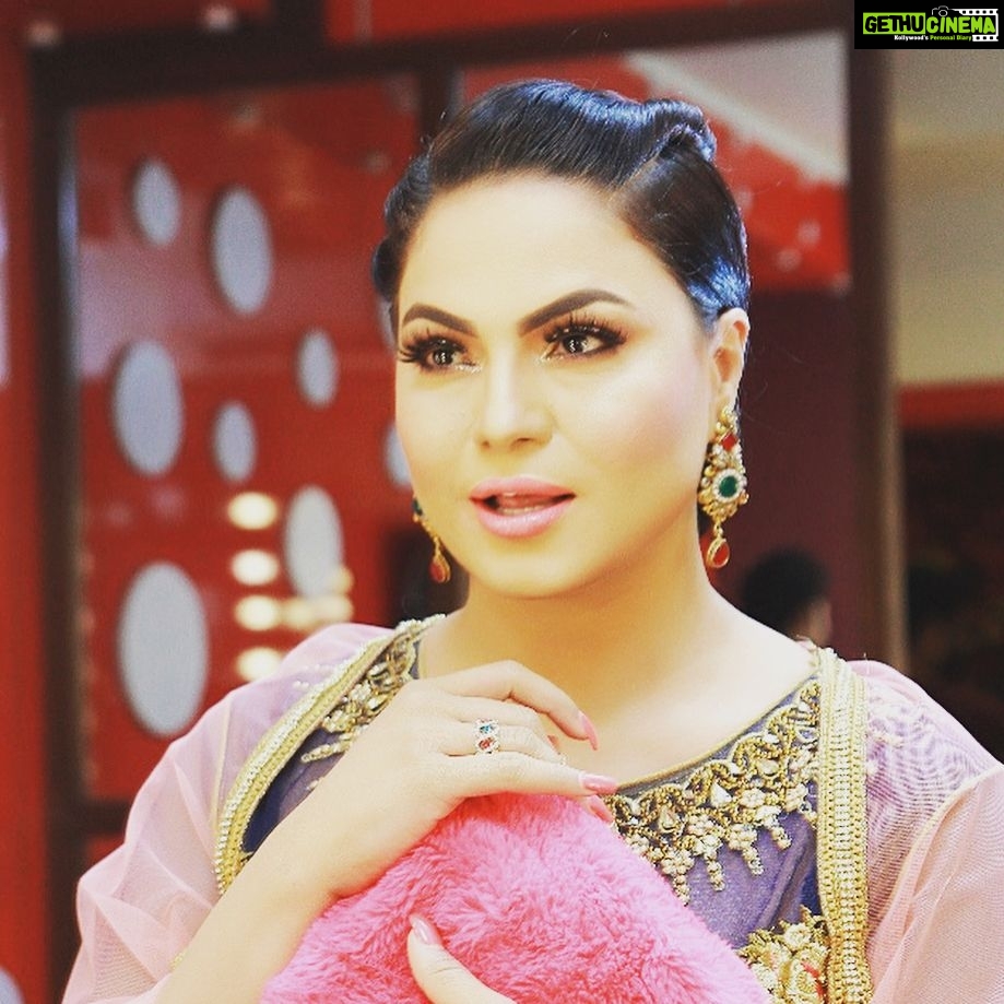 Veena Malik Instagram - #EidCelebrations💖💥💐#HadsomuchFun❤️ #EidmainBol💐💐💐