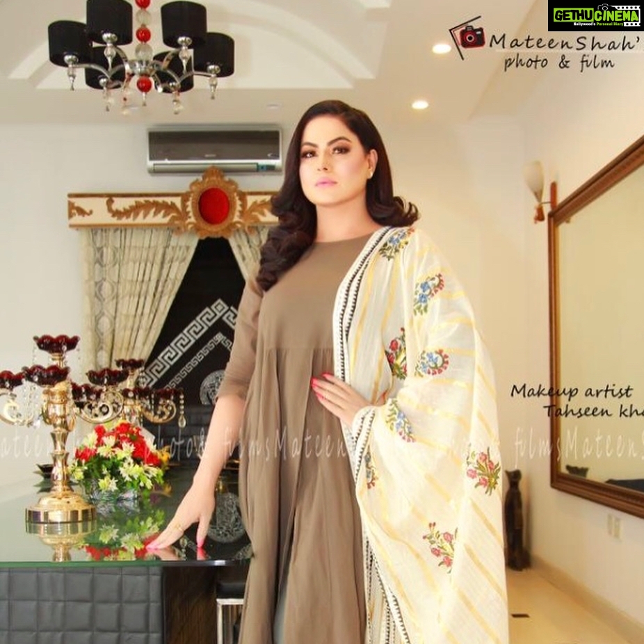 Veena Malik Instagram - Home🏠 is where❤️ is...!!! #homesweethome❤️ #Lovebeingat🏠#goodfeelings ❤️💐👠💃🏻