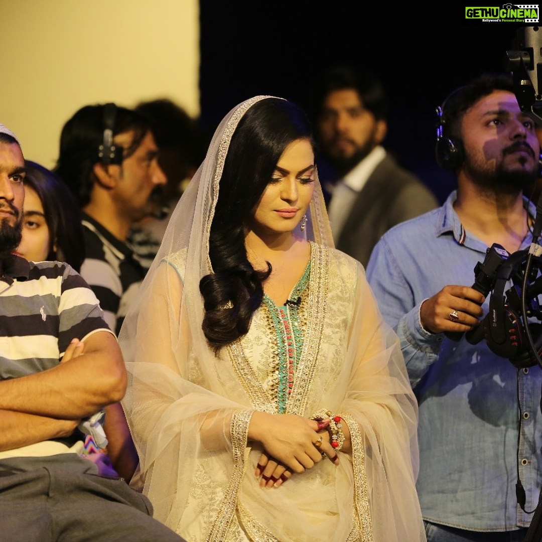Veena Malik Instagram - RamadanMainBol...!!! #DrAmirLiaqatHussain #Bol #RamadanKareem #Alhumdulilah ❤️🌹❤️
