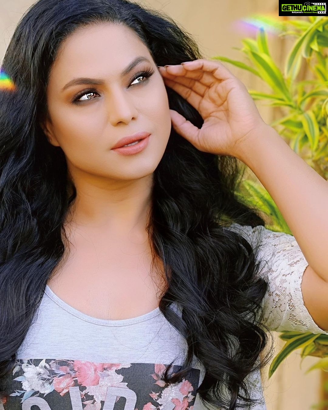 Veena Malik Instagram - Clicked this During the day… Was remembering a chat once I had with my granny… once said along the journey if one wants to achieve something great one would go through pain n judgments criticism hatred and much more…. Once ur through everything and You are still a kind person inside out that’s the real achievement that Bitterness should not take a toll on u and make u a bad person… So after all that I have been through I still am as positive As a child and as happy as I ever could be… and I guess I am a winner in that way…. Just 🤔 So guys if u wanna be something…Be kind👌🥰💕🙋♀️🦋🧚 #veenamalik #🦋💓❤️