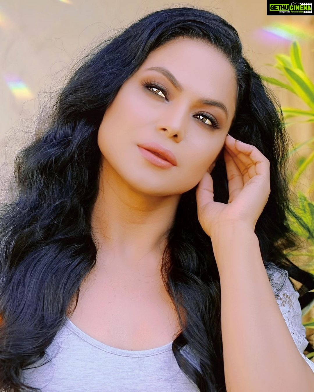 Veena Malik Instagram - Clicked this During the day… Was remembering a chat once I had with my granny… once said along the journey if one wants to achieve something great one would go through pain n judgments criticism hatred and much more…. Once ur through everything and You are still a kind person inside out that’s the real achievement that Bitterness should not take a toll on u and make u a bad person… So after all that I have been through I still am as positive As a child and as happy as I ever could be… and I guess I am a winner in that way…. Just 🤔 So guys if u wanna be something…Be kind👌🥰💕🙋♀️🦋🧚 #veenamalik #🦋💓❤️