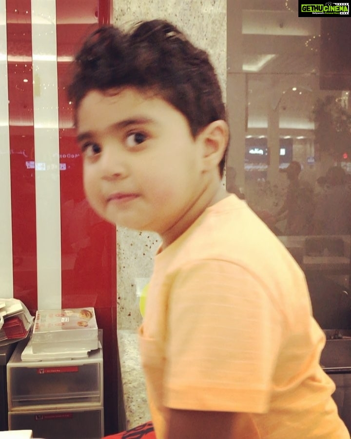 Veena Malik Instagram - #MashaAllah #AbramKhan @iabramkhan #HappyMood #EidMubbarak🌙 City Centre Mirdif