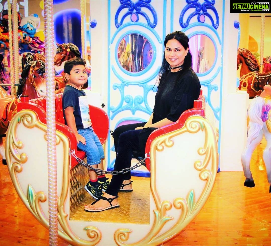 Veena Malik Instagram - The best relationship is mother and son... #myson #AbramKhan @iabramkhan #myworld #mycutie #applepie #havingfun #alhamdulillahforeverything❤️ #blessed #dubai🇦🇪🇵🇰😇👌💋👸🤴👦👫 Dubai, United Arab Emirates