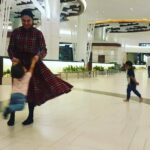 Veena Malik Instagram - #familytime #kids #havingfun #AmalKhan @iamalasadkhan #AbramKhan @iabramkhan #enjoyingweekend #behindthecam #Asadkhan @asadbashirr #albadyamosque #yasmall #abudhabi 🇦🇪🇵🇰❤😇🤗👨‍👩‍👧‍👦🌙 Yas Mall