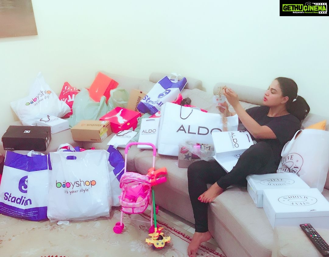Veena Malik Instagram - Eid shopping.... not done Yet!!! #ChandRaat #Dubai #shopaholic Dubai, United Arab Emirates