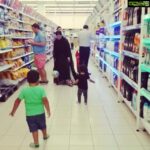 Veena Malik Instagram - A football match in the grocery store...😃😃😍😍😘😘 #thisishowwedoit #thismoment #thisisfun #footballmatch #inthe #groceryshoppingstore