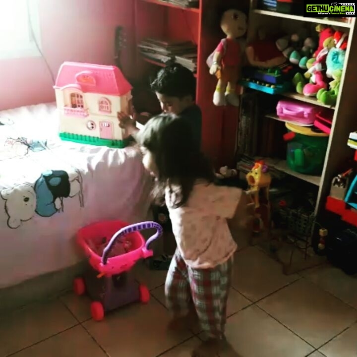 Veena Malik Instagram - Abram with His Best Friend Loona.... #funtime #bestbuddies #havingfun🎉🎉🎉