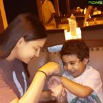 Veena Malik Instagram - Daddy finger... Daddy finger where are you.... lol... #AbramKhan @iabramkhan ... #VeenaMalikKhan #veenzasad #motherson #love #funtime #mashallah #blessed 😂🤣😀😁😉😎😘😍🤠🤗😇🇵🇰🍰🍽🤓👪🐥💞🌹🌻