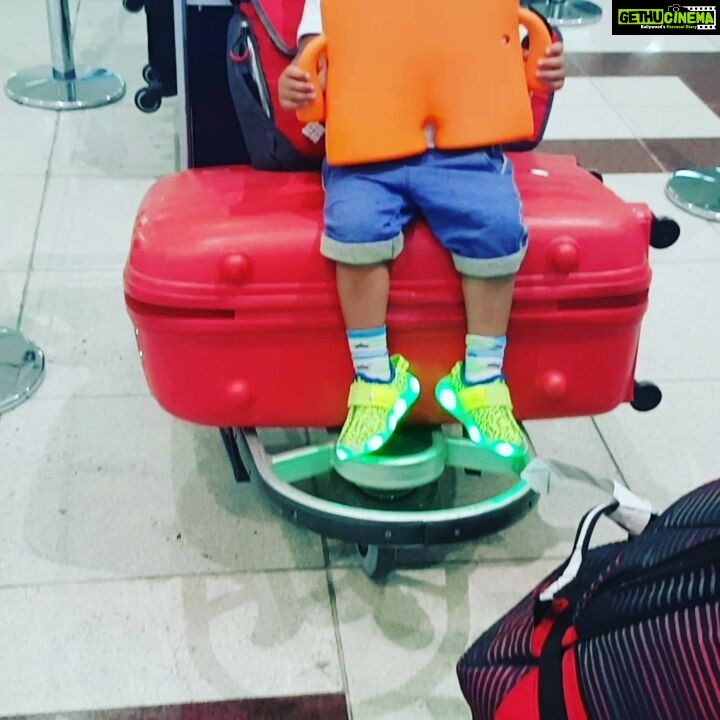 Veena Malik Instagram - When #AbramKhan traveling.... #MashaAllah #cutiepie #littleangel #ourworld #Dubai #airport 😍😘😙😗😚😉😇👍