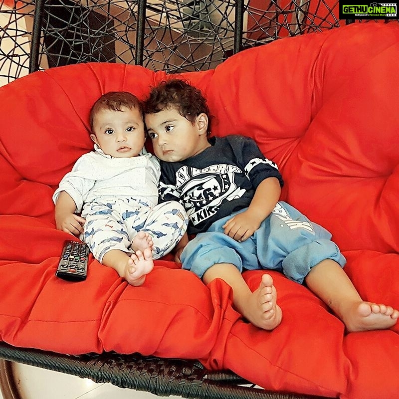 Veena Malik Instagram - #MashaAllah #ourworld #AmalKhan #AbramKhan @iabramkhan #purelove #brothersisterlove #AllahBlessThem #Lahore 😙😚👫💋❤ Lahore, Pakistan