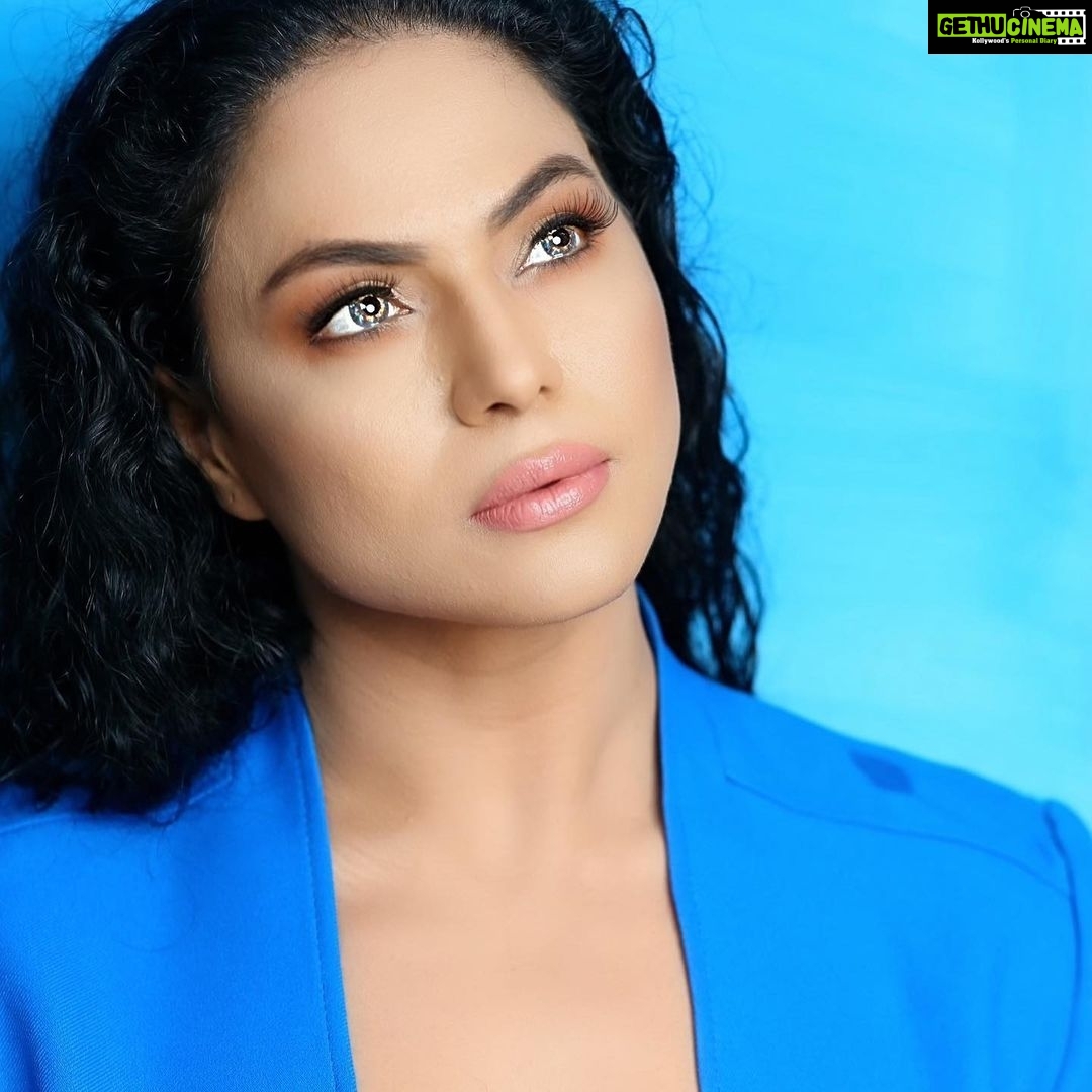 Veena Malik Instagram - Beauty is eternity gazing at itself in a mirror. But you are The eternity and you are The mirror. Kahlil Gibran