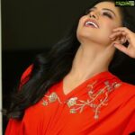 Veena Malik Instagram – #fashionista #veenamalik #fashion #beautifuldress #lovingit 

Designer @r.i.abyanzeelaimtiaz 
💋💄 @zarassalonofficial 
Pics @mateenshahphotography