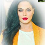 Veena Malik Instagram - Beauty Maybe Dangerous…But Intelligence is Lethal🔥 #💄💋
