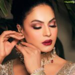 Veena Malik Instagram - Makeup by Zara khan Makeup by @zarassalonofficial Model - @theveenamalik Photography- @razajaffriofficial Jewellery- @glitzbysabaofficial . . Book today. Call Zara’s North Nazimabad Branch: 021-36628949 Zara’s Bahadurabad Branch: 021-34932039 Zara’s Zamzama Branch: 021-35360005-7 . #zarassalon #zaramakeupartist #veenamalik #recentshoot #makeupartist #weddings #bestbridalmakeup #shaadi #newnormal #weddingmakeup #glammakeup #weddingdress #glittereyes #dressyourface #instagood #makeup #beautiful #pakistani #makeuplife #makeupoftheday #instamakeup #wakeupandmak #photooftheday #beauty #bride #brideoft