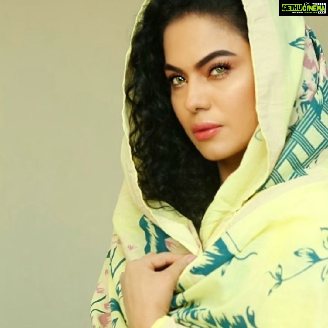 Veena Malik Instagram - #πΏπ #thursday