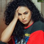 Veena Malik Instagram - 📷 @mateenshahphotography 💄@tahseenkhanoffical #Veena👅