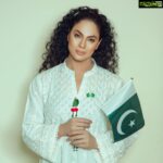 Veena Malik Instagram - یہ وطن ھمارا ھے ۰۰۰ ھم ھیں پاسباں اس کے❤️ #jashneazadi #pakistanzindabad🇵🇰💚 @mateenshahphotography @tahseenkhanoffical