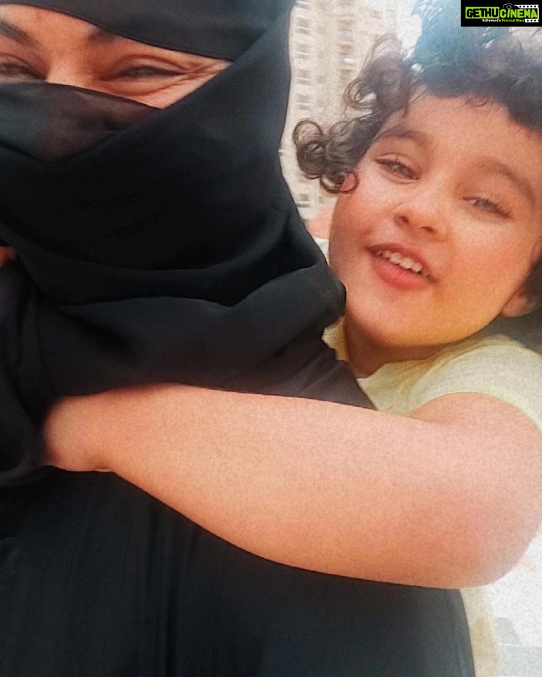 Veena Malik Instagram - #vinnimommy❤🌺💫 # VeenaMalik