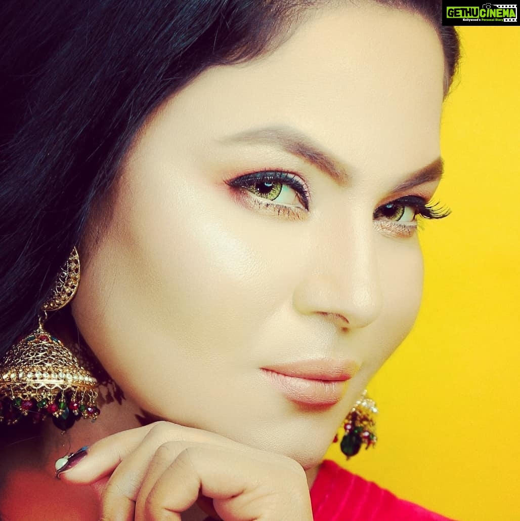 Veena Malik Instagram - Dreams r for Real🌼❤😌 #VeenaMalik #veenamalik 📷🌹❤ = @tahseenkhanoffical @mateenshahphotography