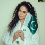 Veena Malik Instagram - یہ وطن ھمارا ھے ۰۰۰ ھم ھیں پاسباں اس کے❤️ #jashneazadi #pakistanzindabad🇵🇰💚 @mateenshahphotography @tahseenkhanoffical