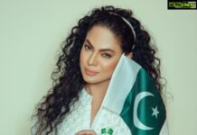Veena Malik Instagram - یہ وطن ھمارا ھے ۰۰۰ ھم ھیں پاسباں اس کے❤️ #jashneazadi #pakistanzindabad🇵🇰💚 @mateenshahphotography @tahseenkhanoffical