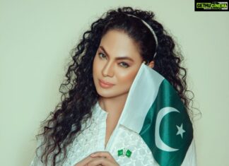 Veena Malik Instagram - یہ وطن ھمارا ھے ۰۰۰ ھم ھیں پاسباں اس کے❤️ #jashneazadi #pakistanzindabad🇵🇰💚 @mateenshahphotography @tahseenkhanoffical